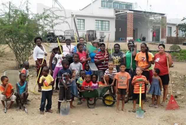 Parents and children devoted a Saturday morning to clean up and prune trees